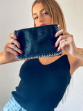 Tracollina o pochette nera con dettagli argento