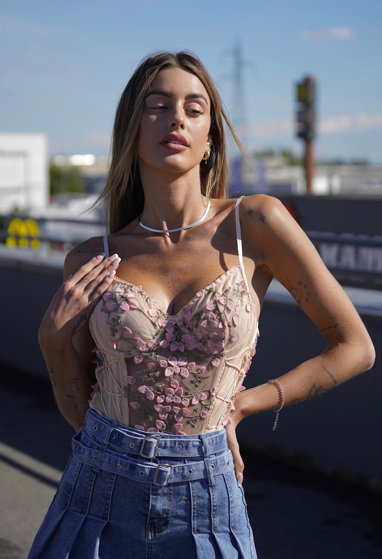 Body rosa con fiori