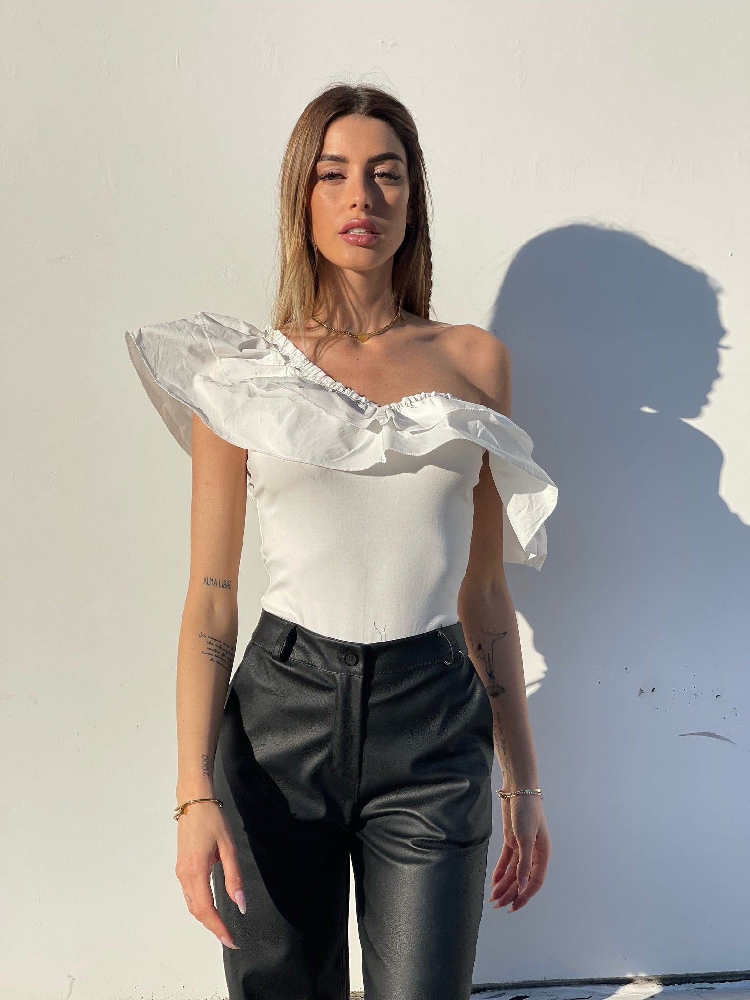 Body scollo a barchetta con Rouches bianco