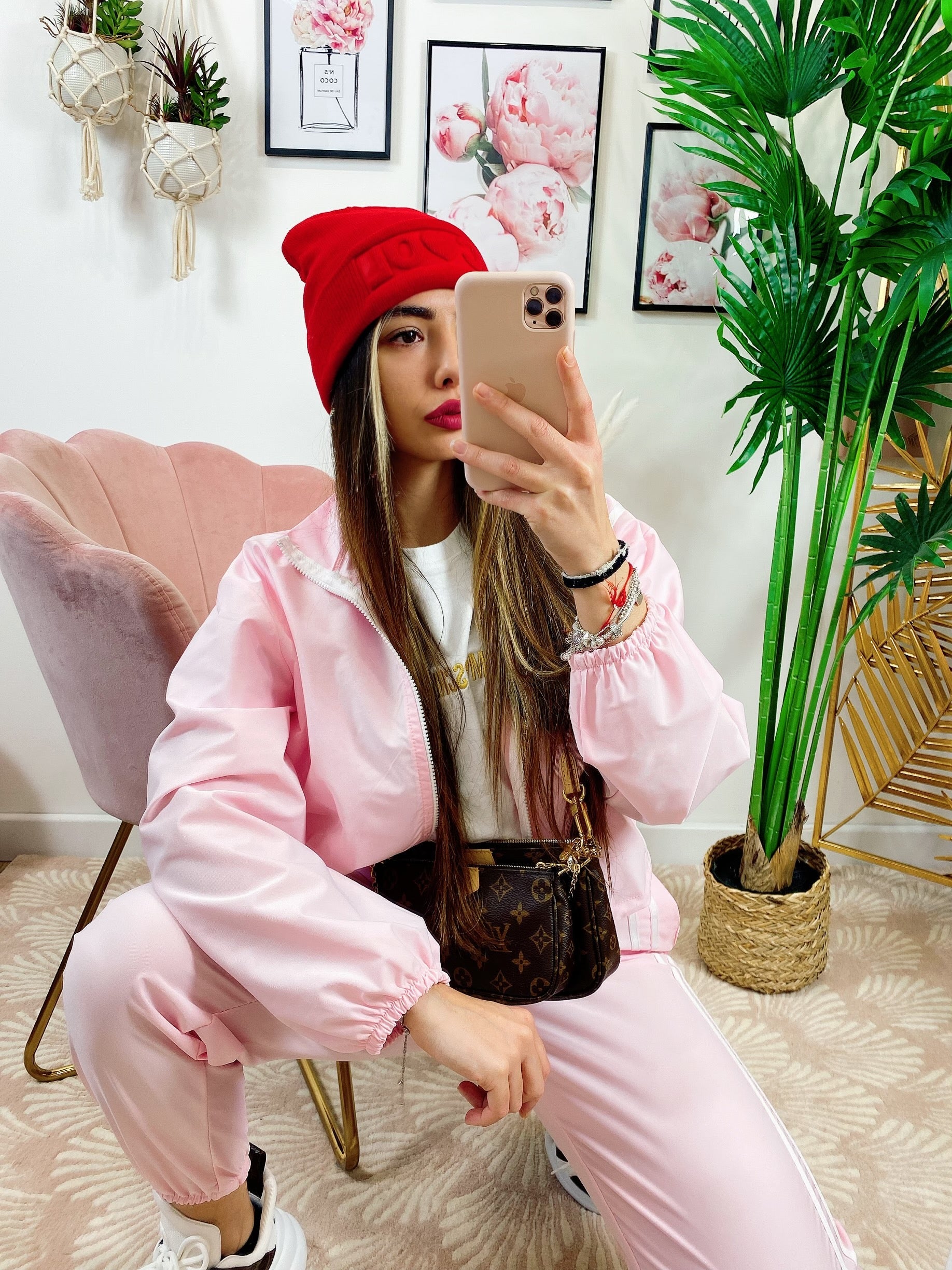 Completo sportivo con righe Rosa