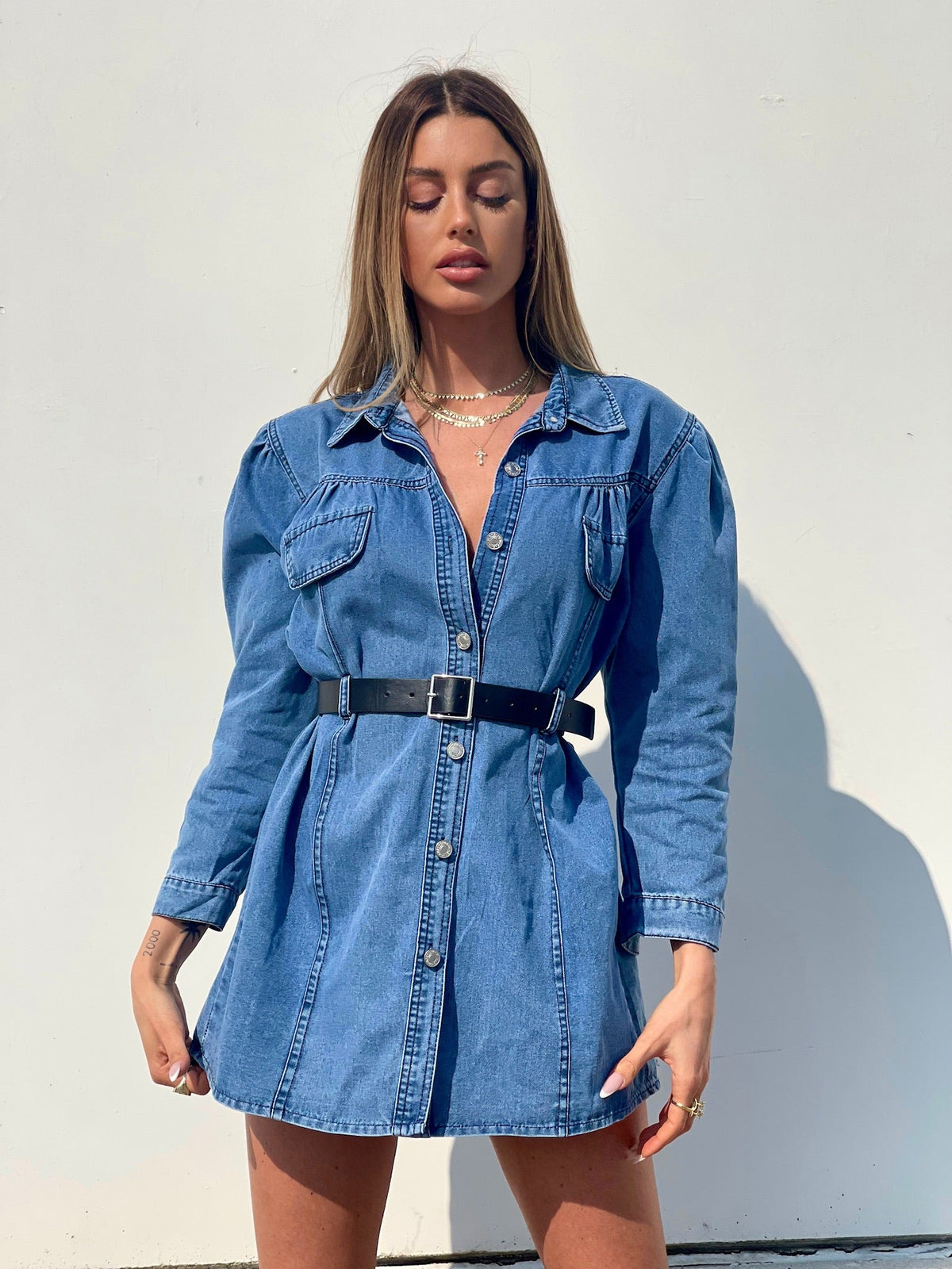 Abito in jeans con cintura
