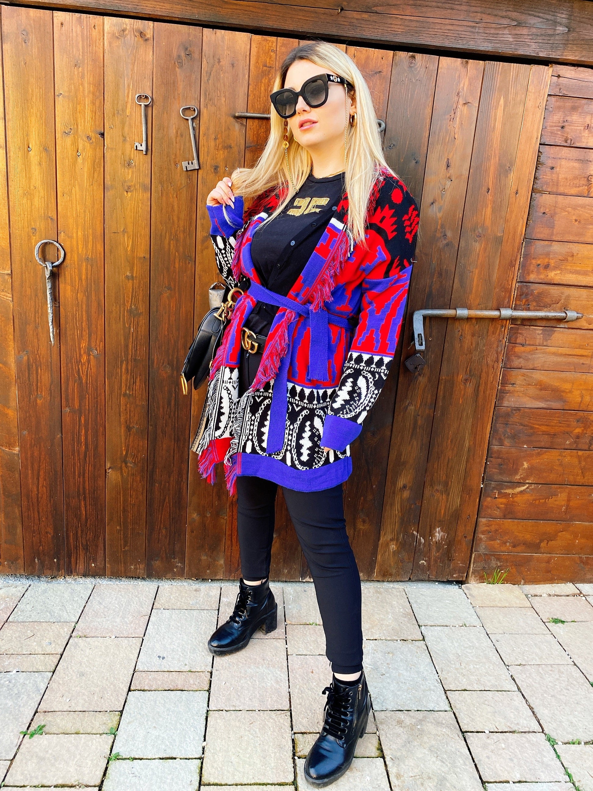 Cardigan rosso blu con frange e cinta