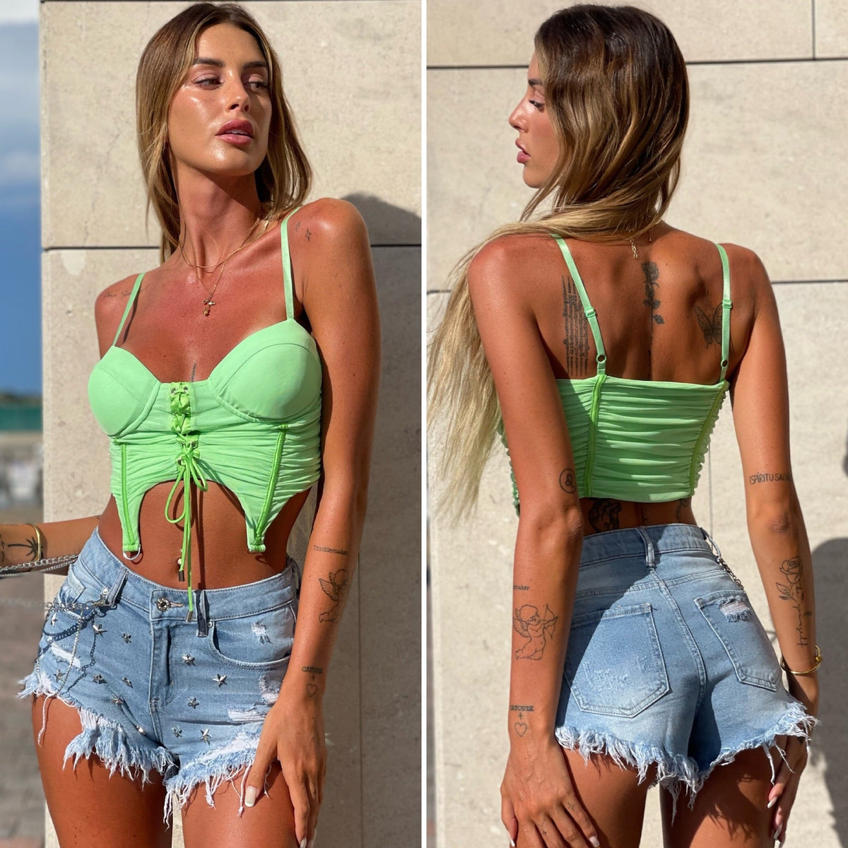 Short in jeans con stelle e catenina