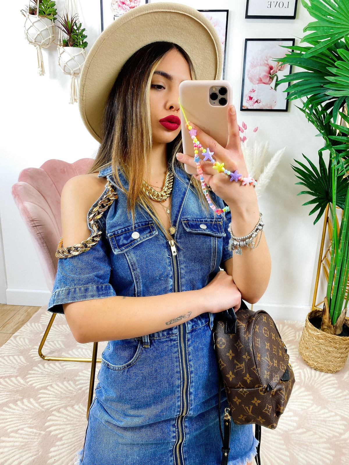 Abito di jeans con catena