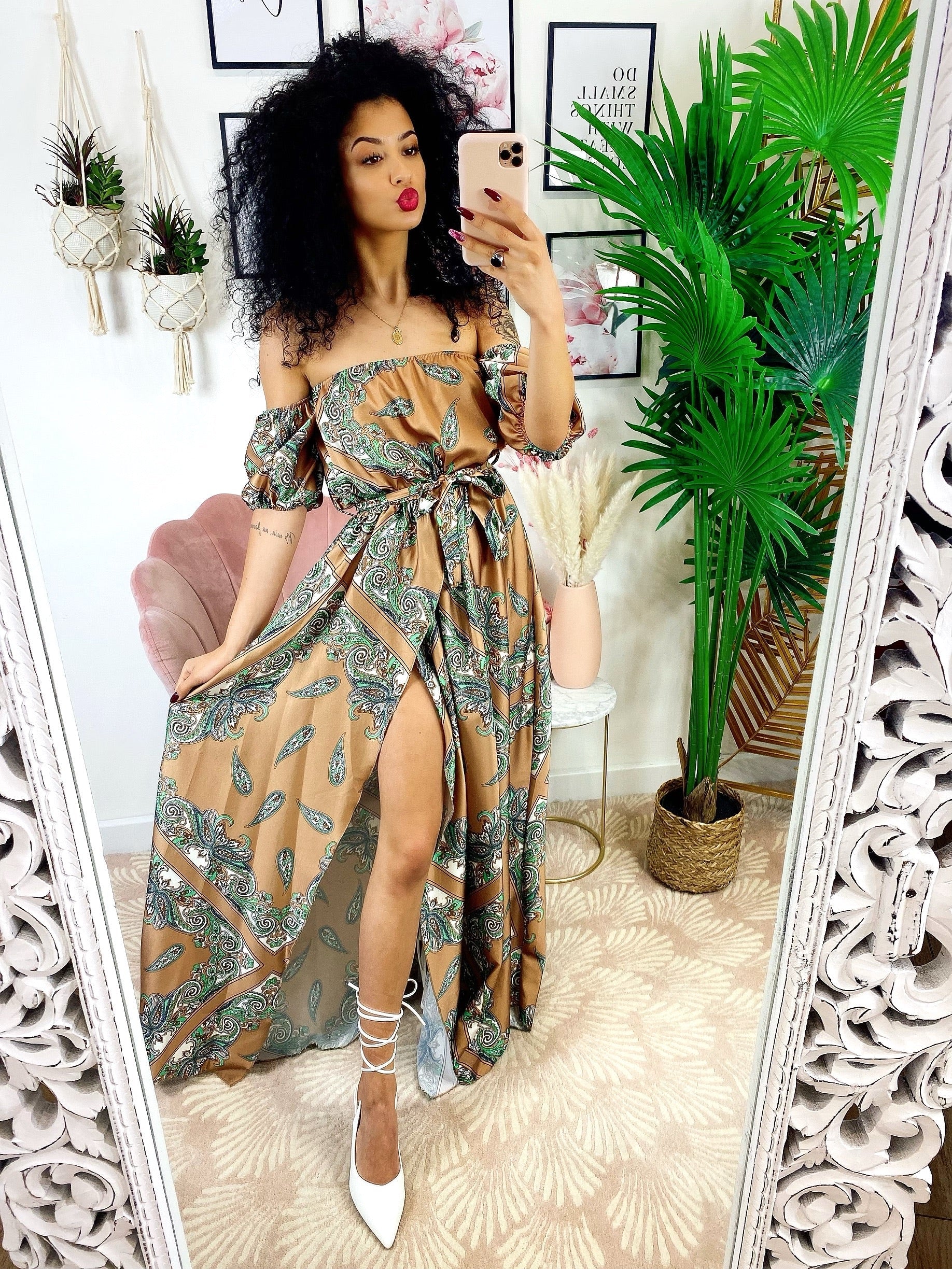 Abito in raso con maxi spacco a fantasia nude
