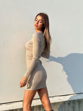 Abito beige con bottoncini oro