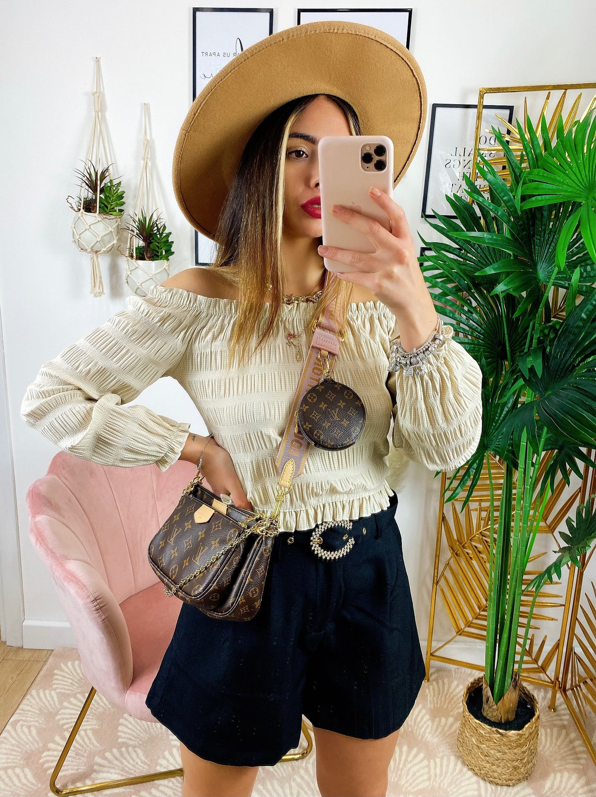 Blusa scollo a barchetta beige