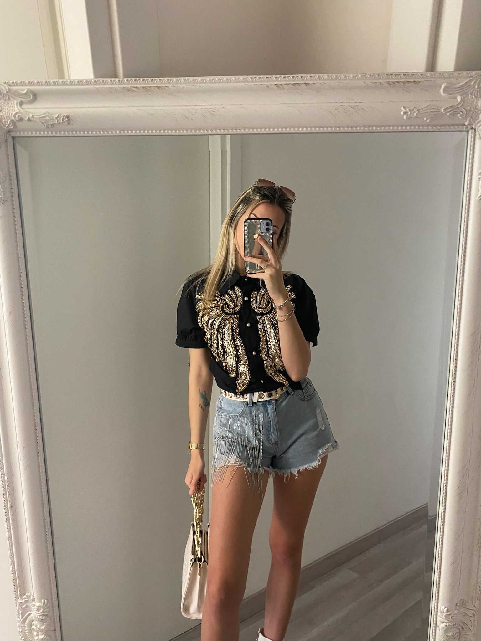 Camicia nera con ricami oro