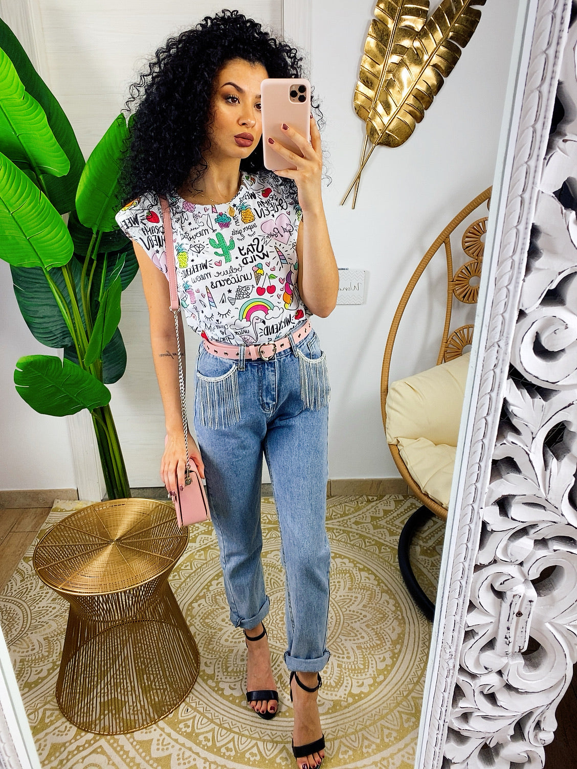 Maglia con spalline bombate e unicorni