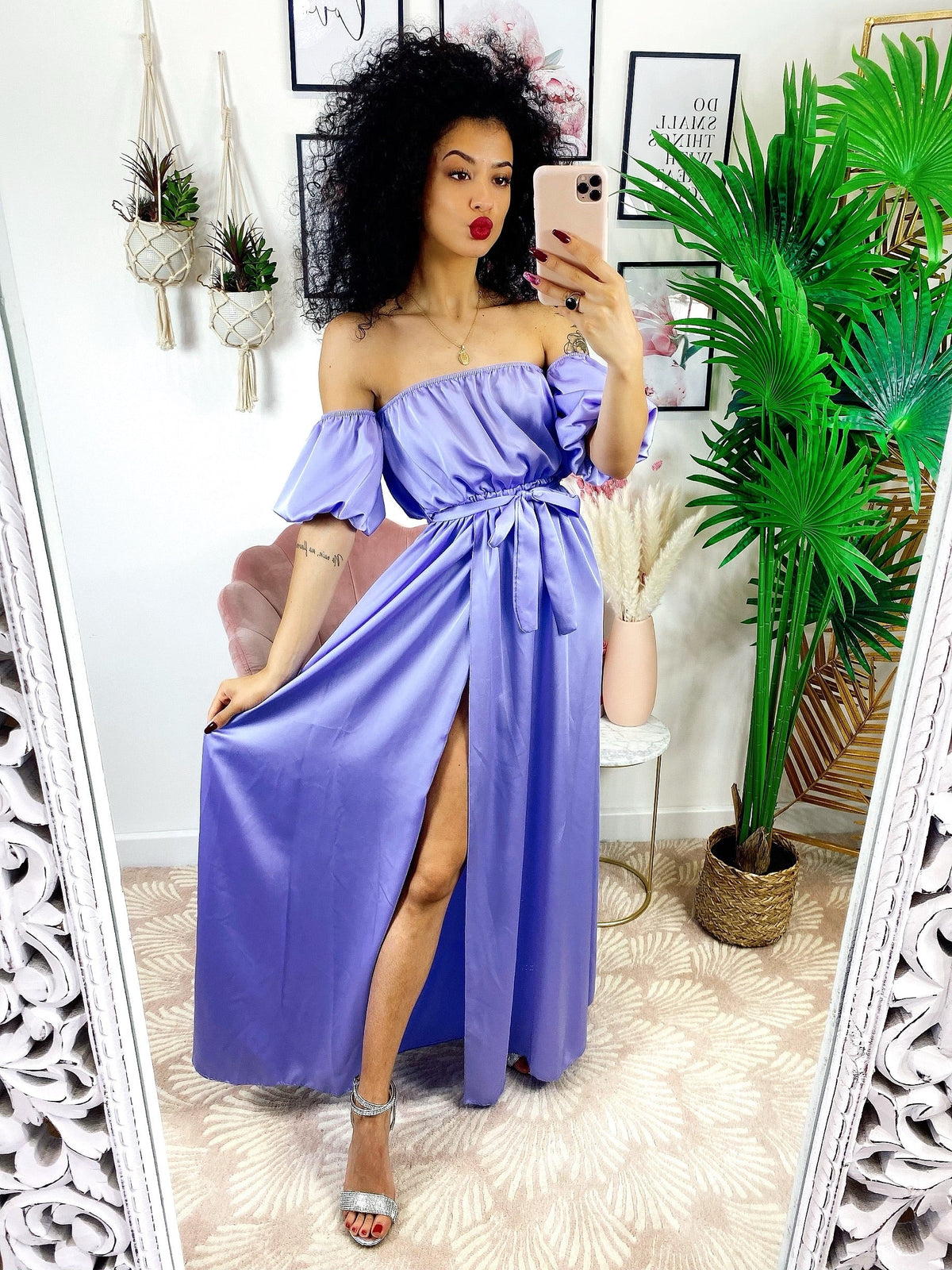Abito in raso con maxi spacco lilla