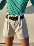 Short in ecopelle bianco con cintura