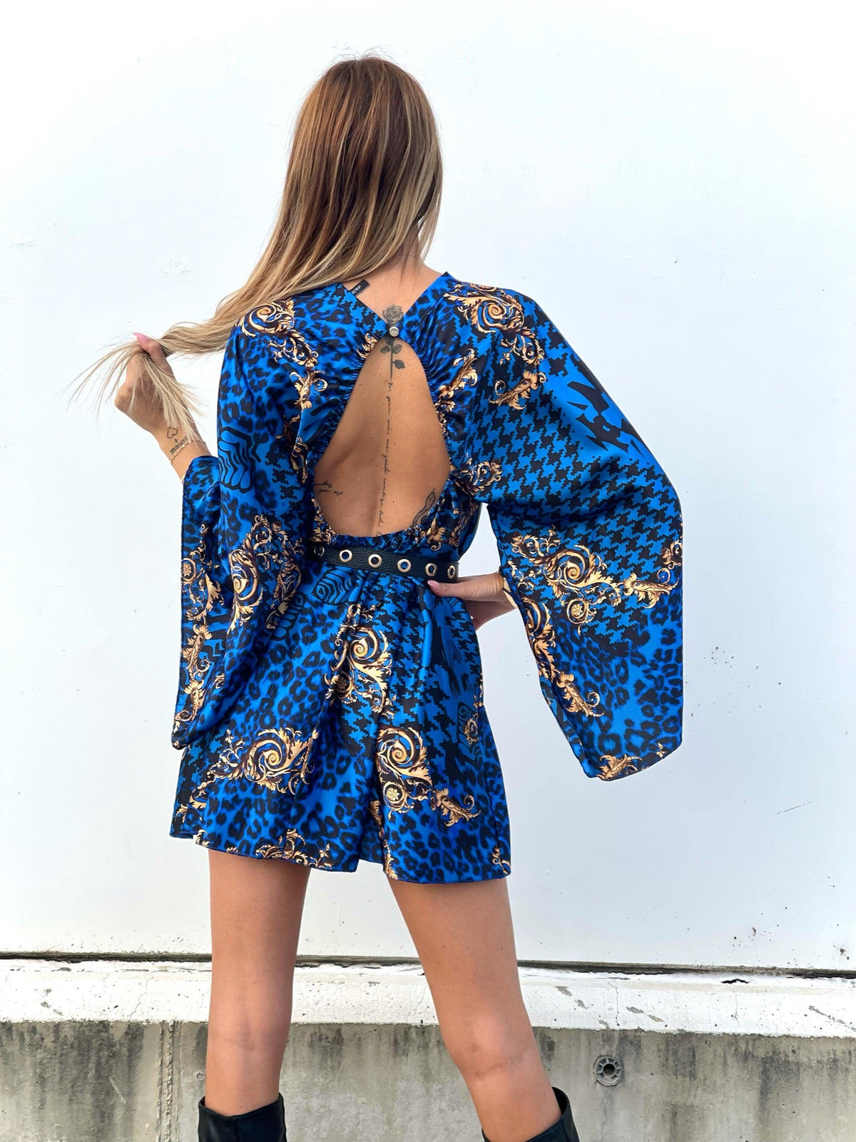 Abito etnico schiena aperta blu