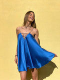 Abito in raso blu elettrico con punto luce