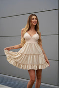 Abito corto beige con pizzo