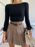 Maglioncino crop nero con piume