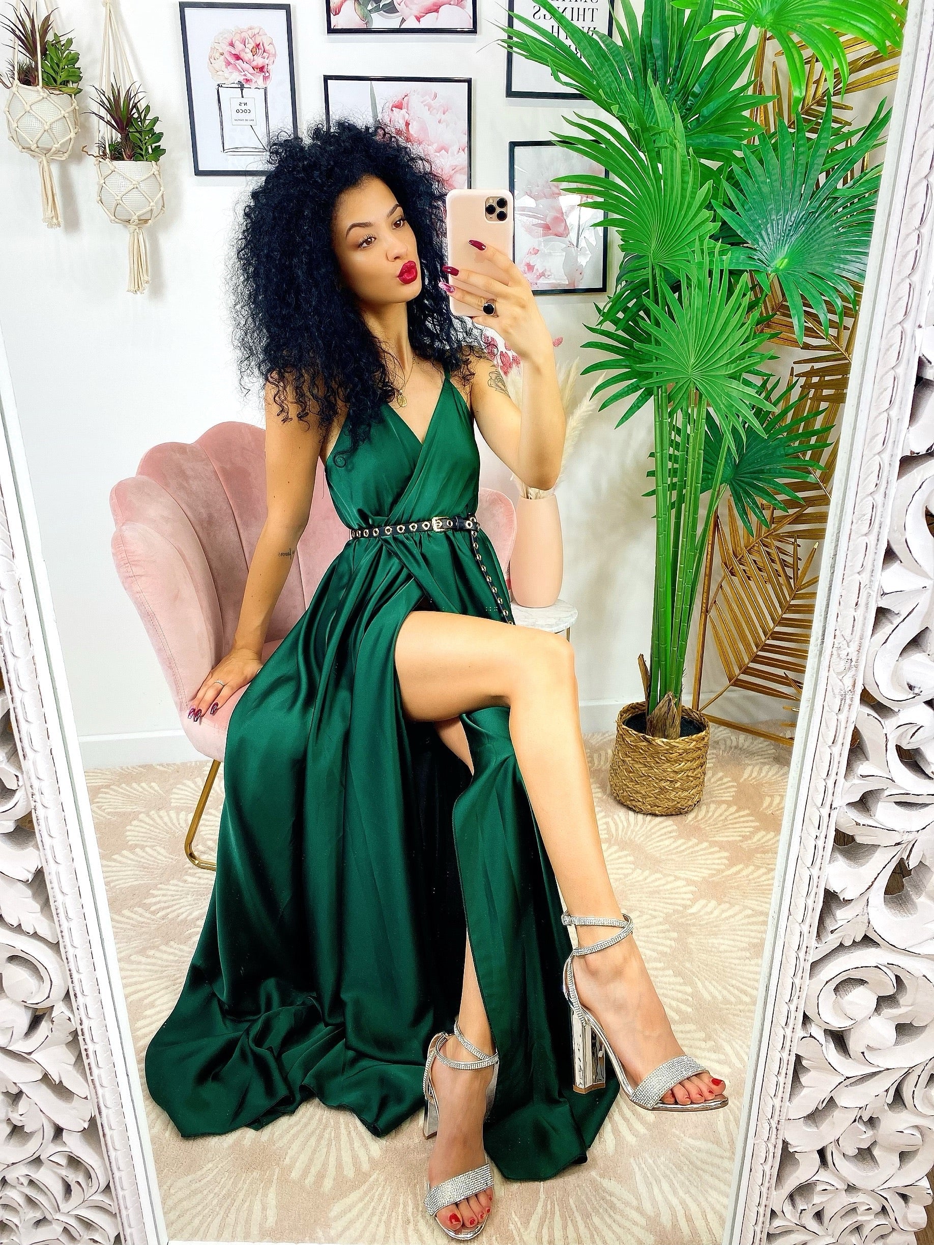 Abito in raso con maxi spacco verde bottiglia