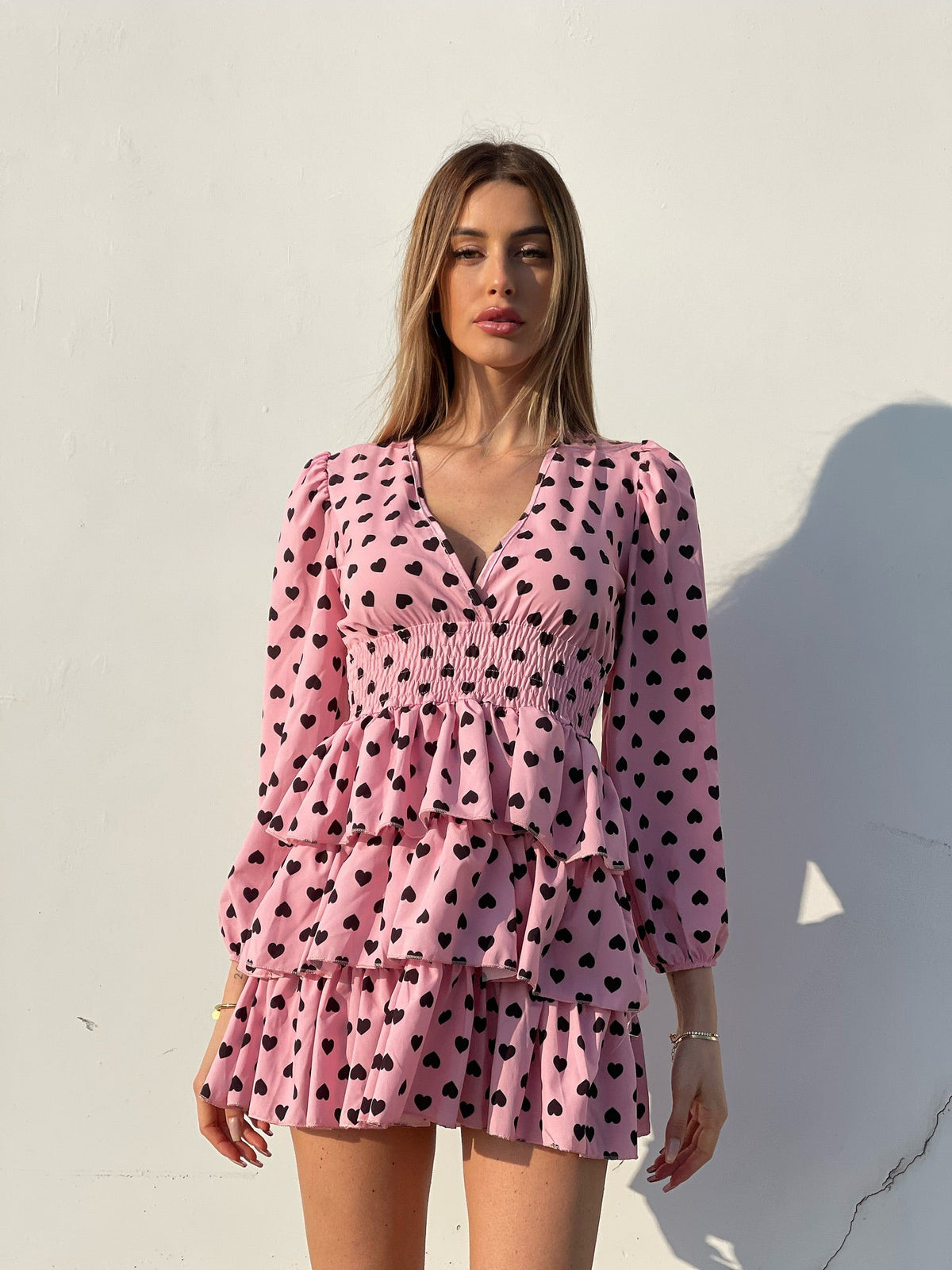 Abito a balze con cuori rosa