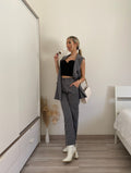 Completo smanicato e pantalone grigio