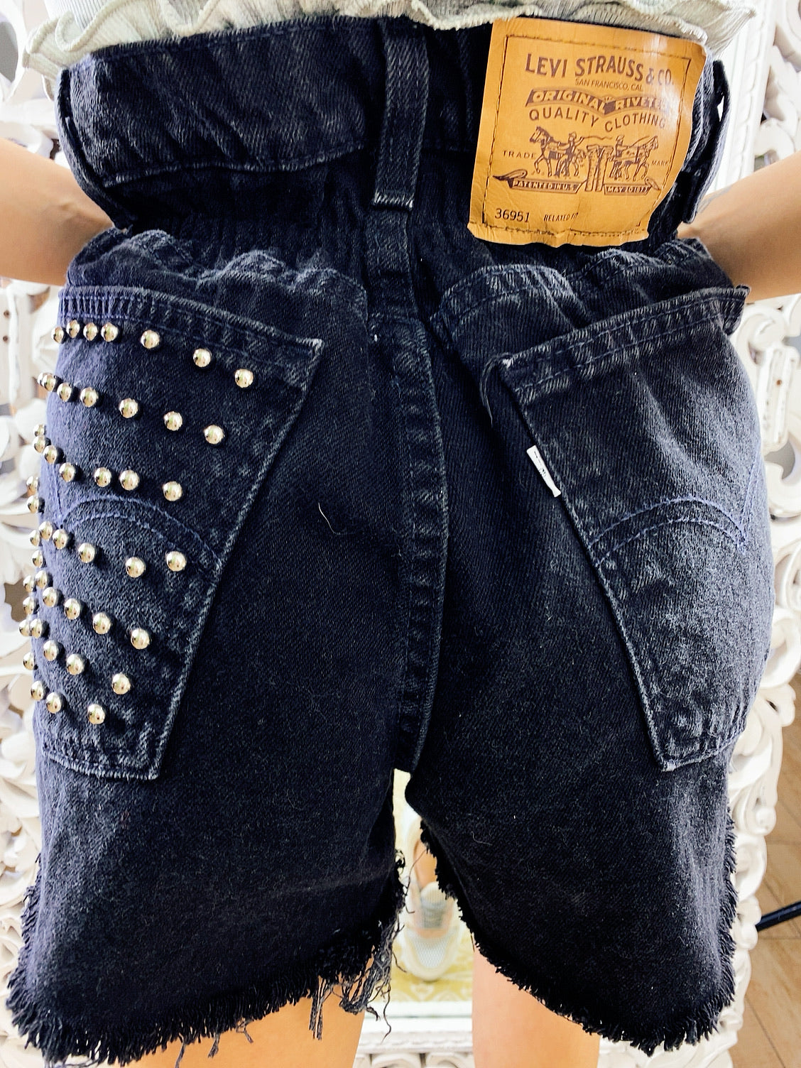 Short Vintage Levi’s nero con borchie argento