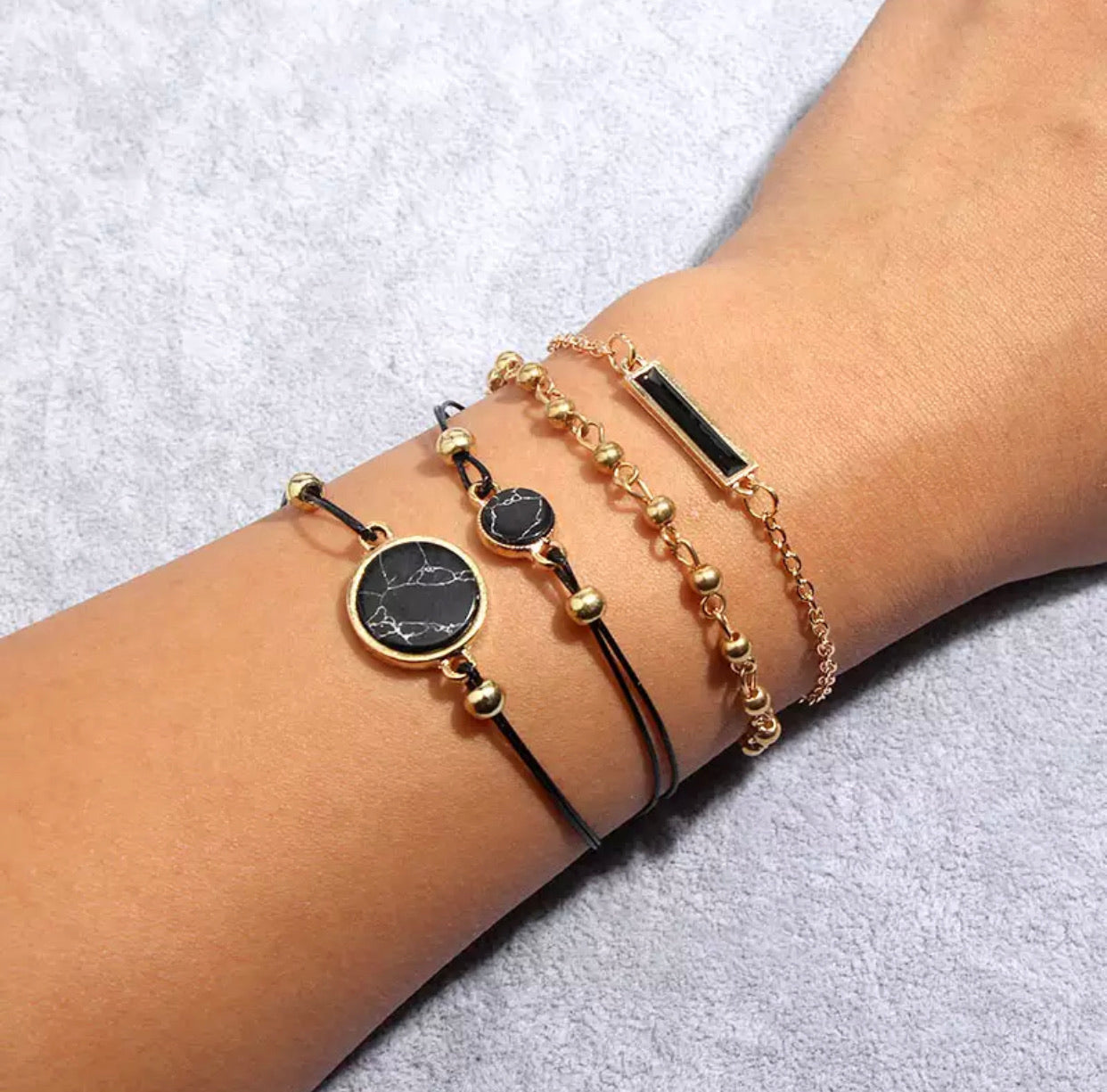 Bracciale con pietra nera