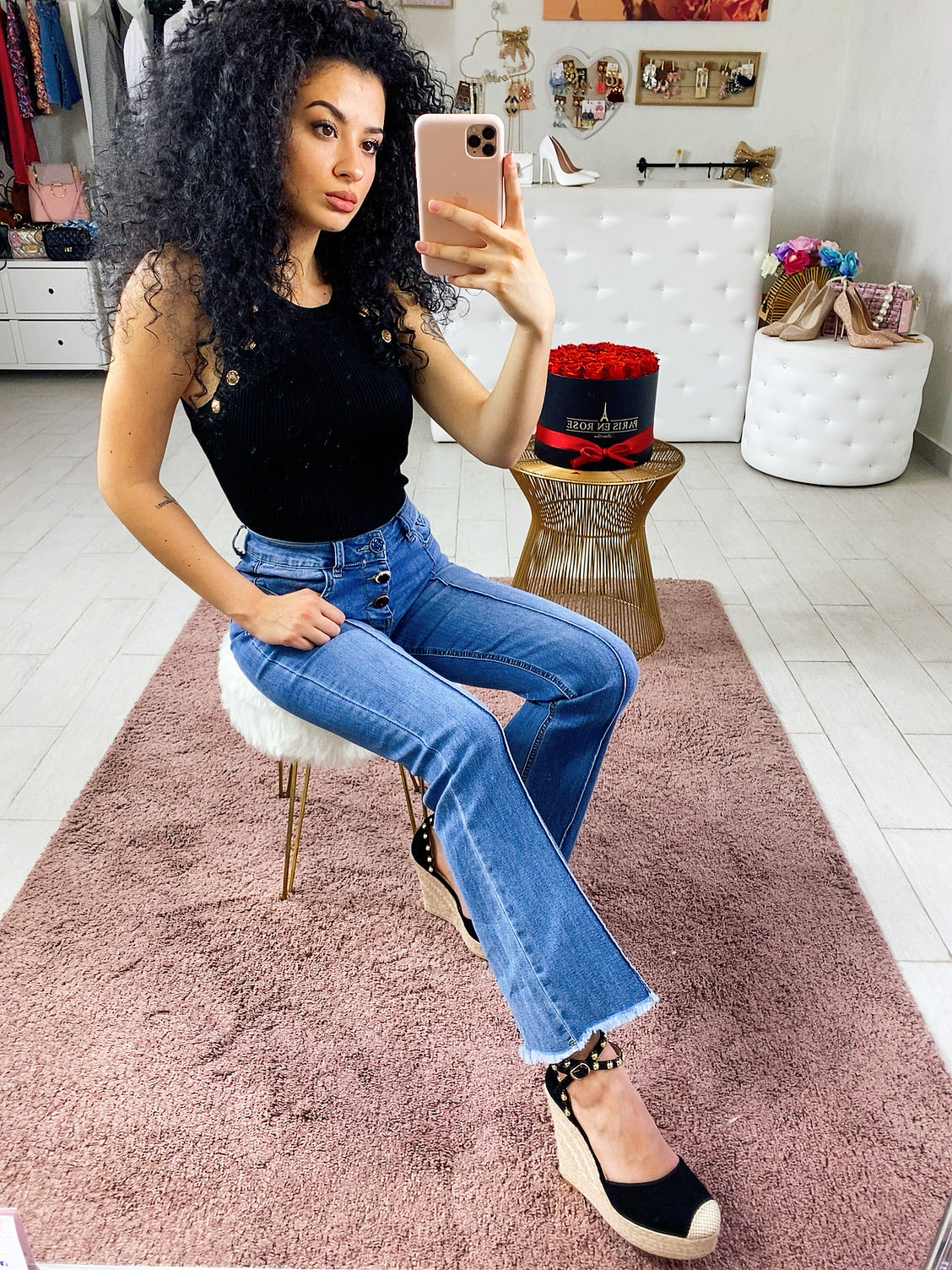 Jeans con bottoni in strass
