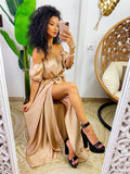 Abito in raso lungo con scollo a barchetta beige