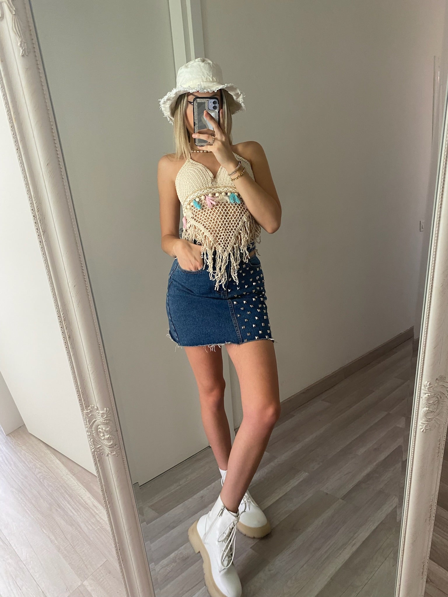 Top crochet beige con frange