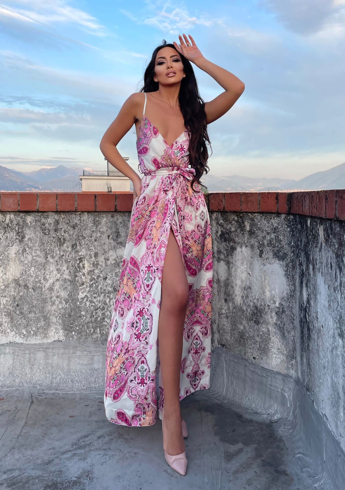 Abito in raso fiori rosa