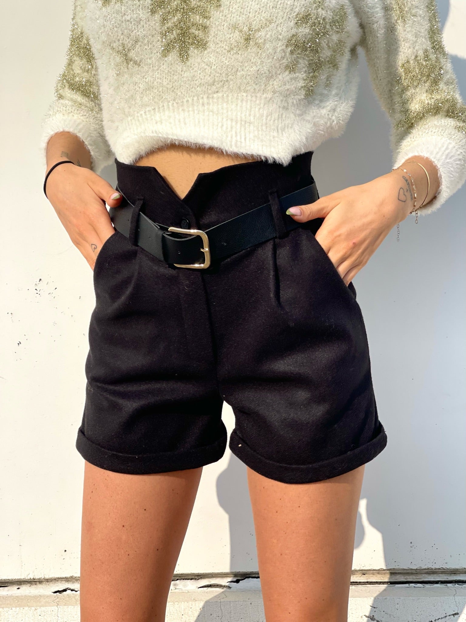 Short nero in panno con cintura