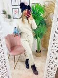 Completo maglia e pantalone beige