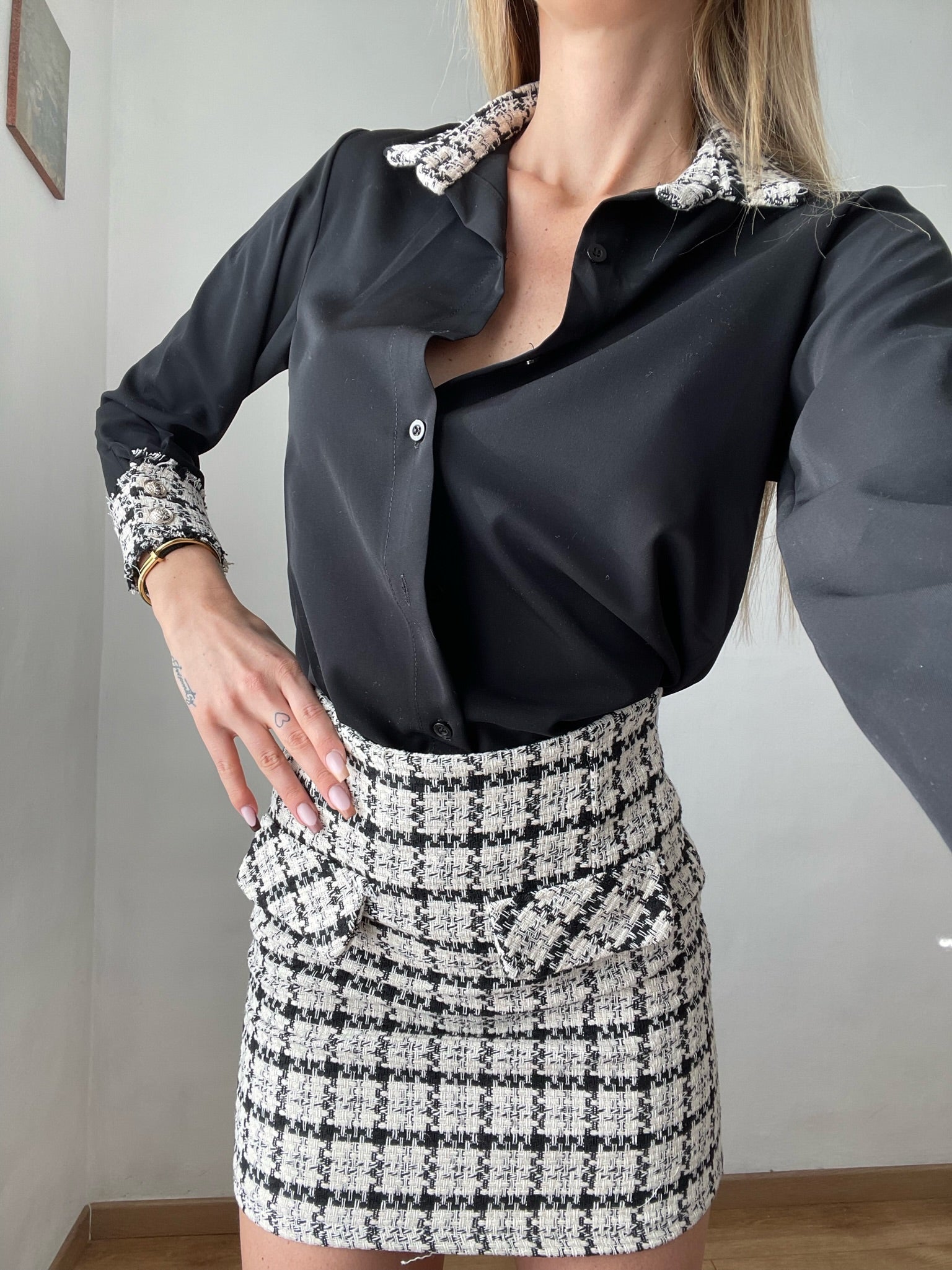 Camicia nera con dettaglio tweed