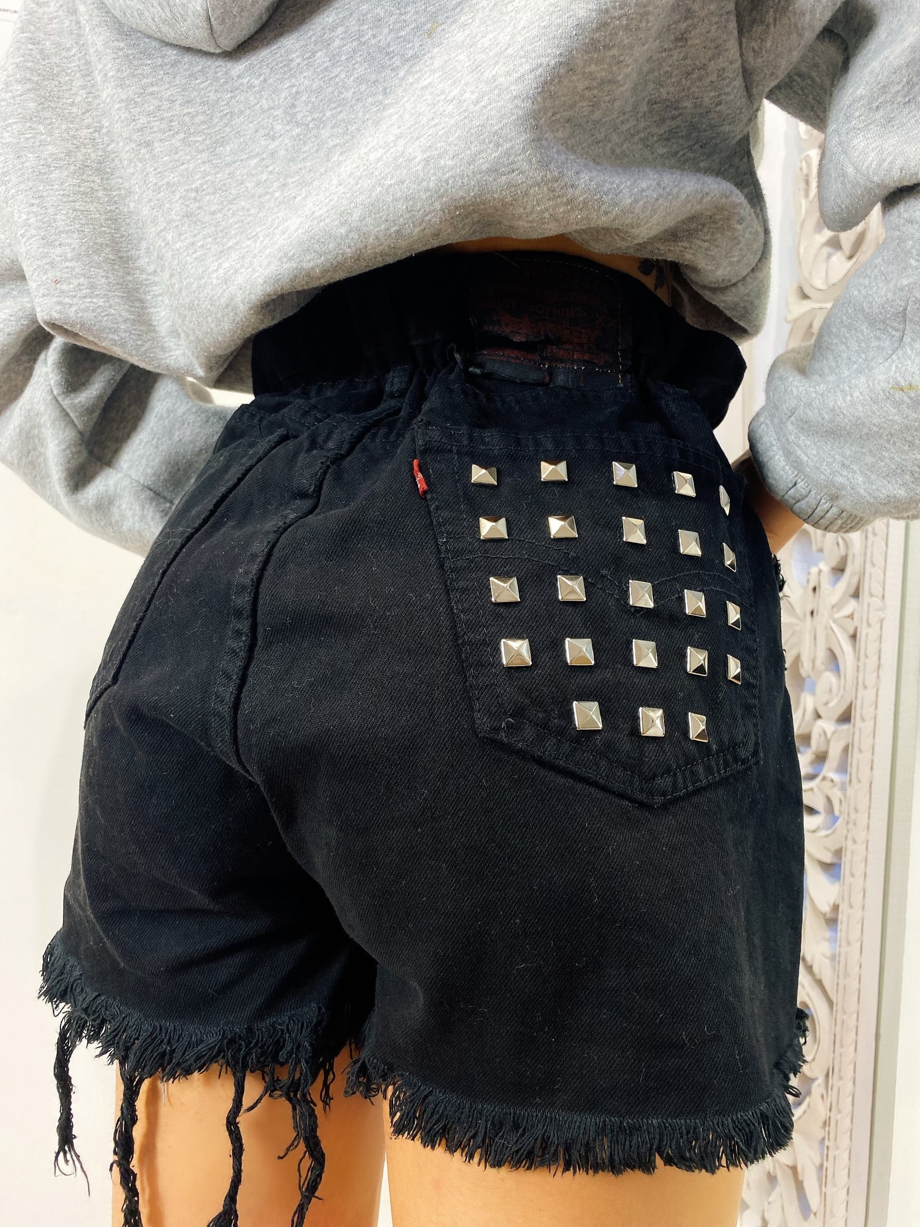 Short Levi’s Vintage nero con borchie