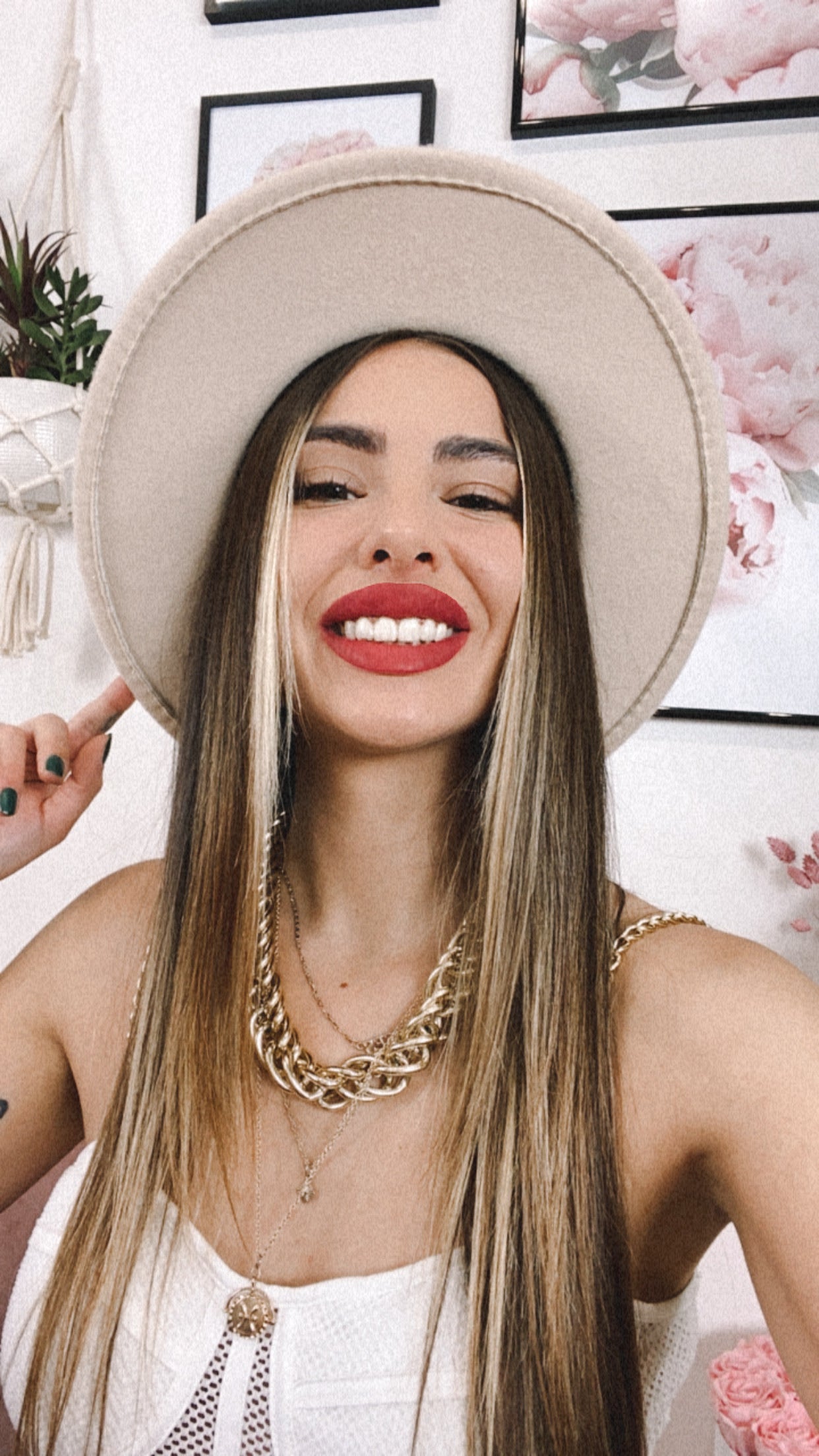 Cappello Beige catena oro