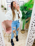 Jeans con strappi e borchie argento