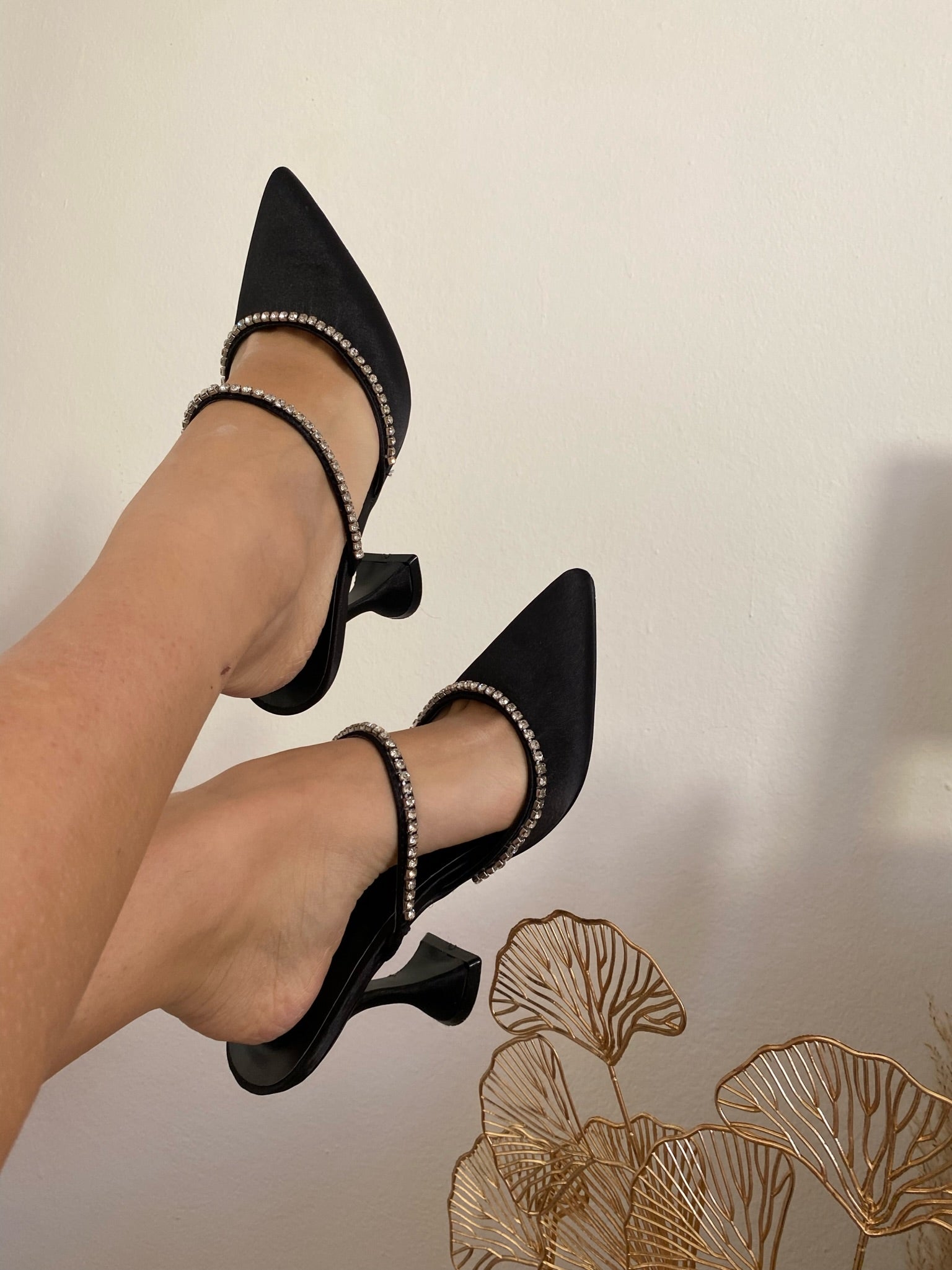 Tacchi in raso neri con strass