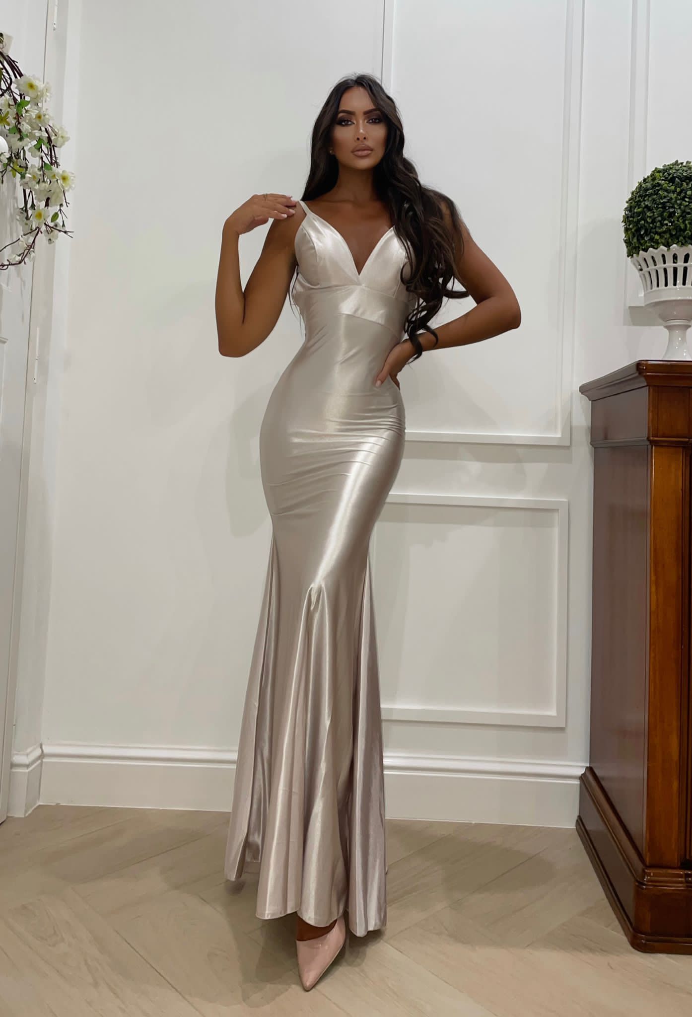 Abito a sirena beige