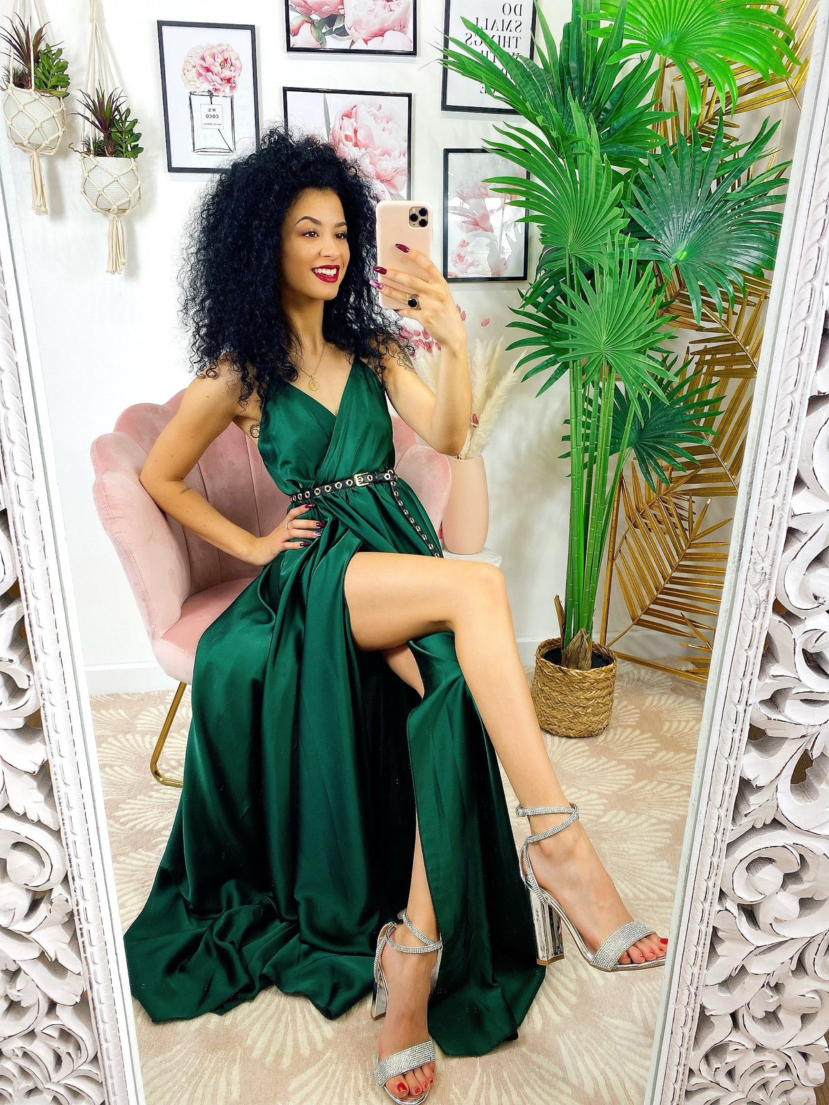 Abito in raso con maxi spacco verde bottiglia
