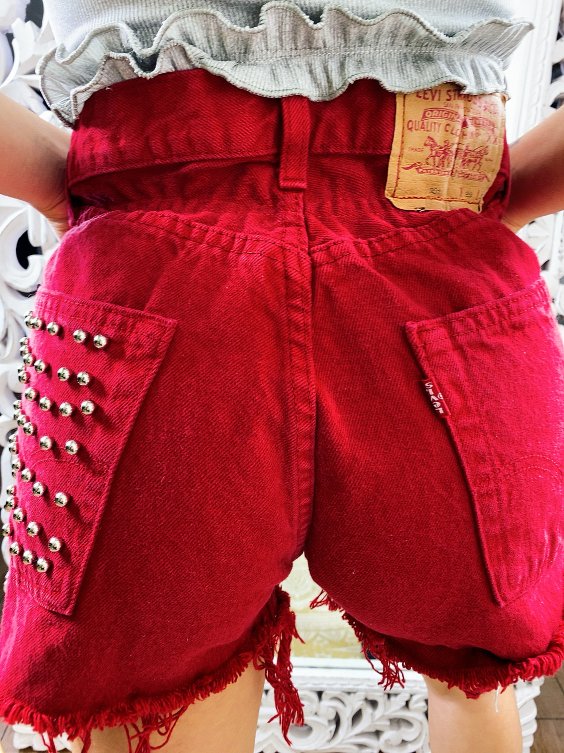 Short Vintage Levi’s rosso con borchie argento