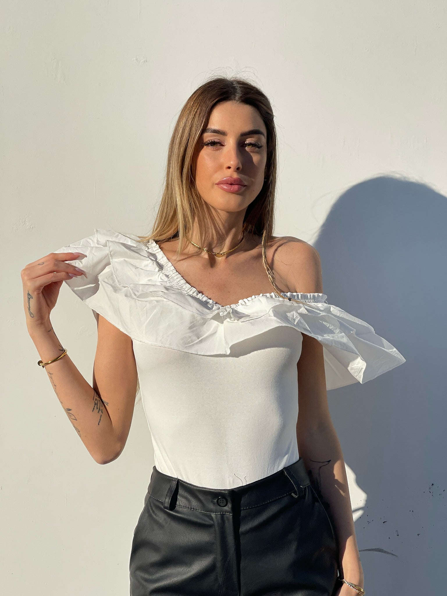 Body scollo a barchetta con Rouches bianco