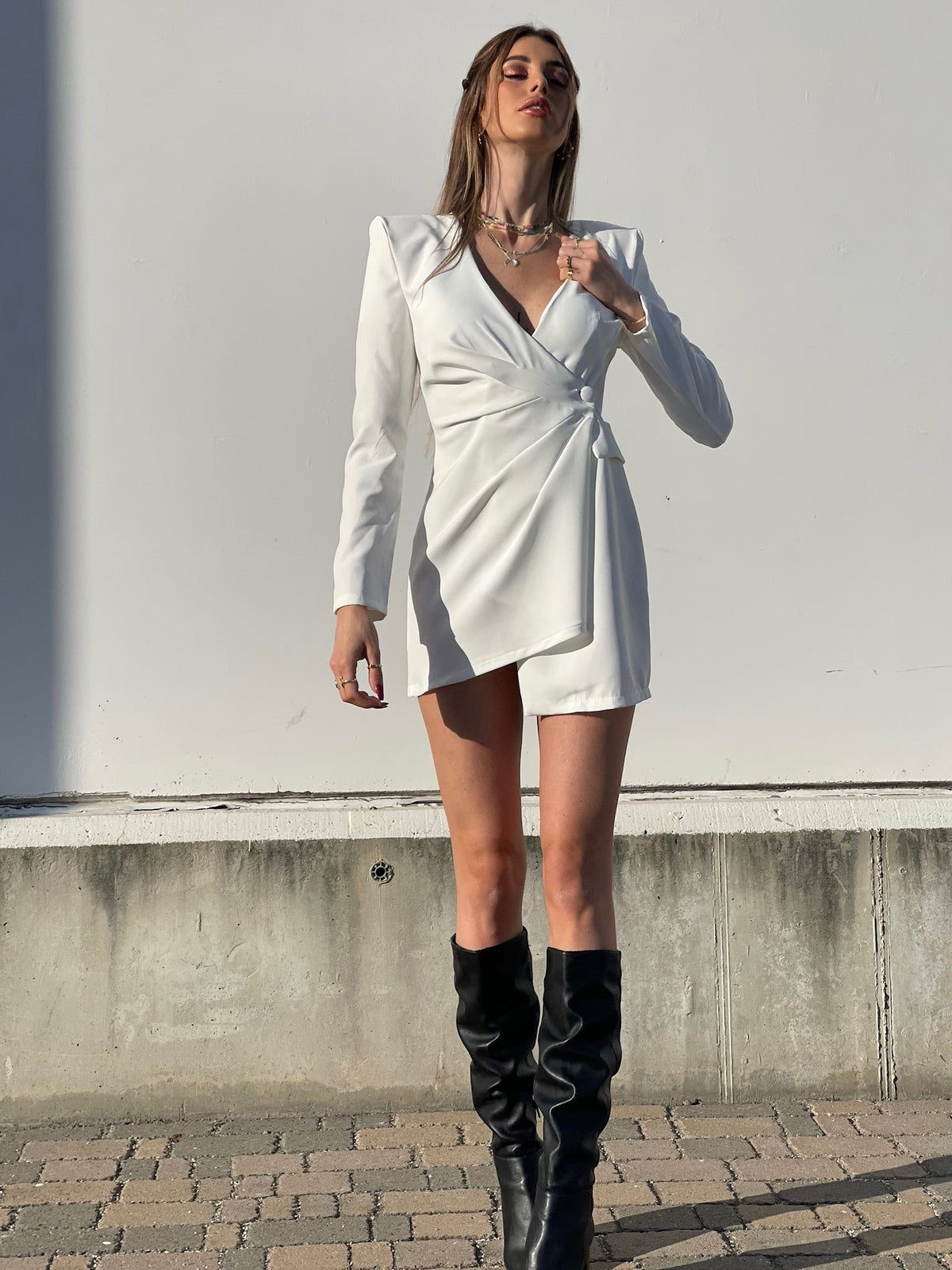 Abito a blazer con bottone bianco