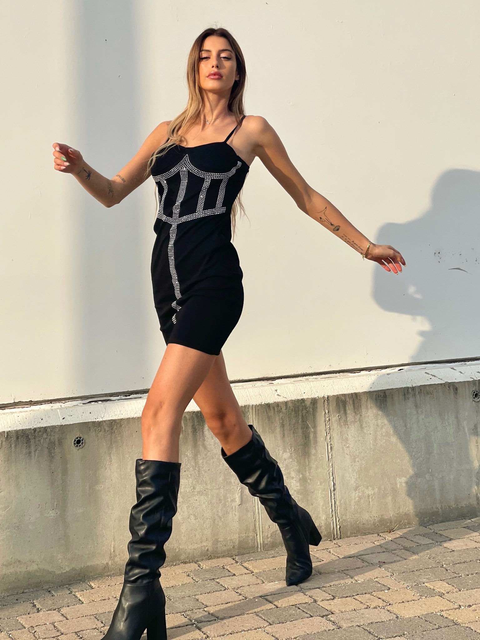 Abito a spalline con strass