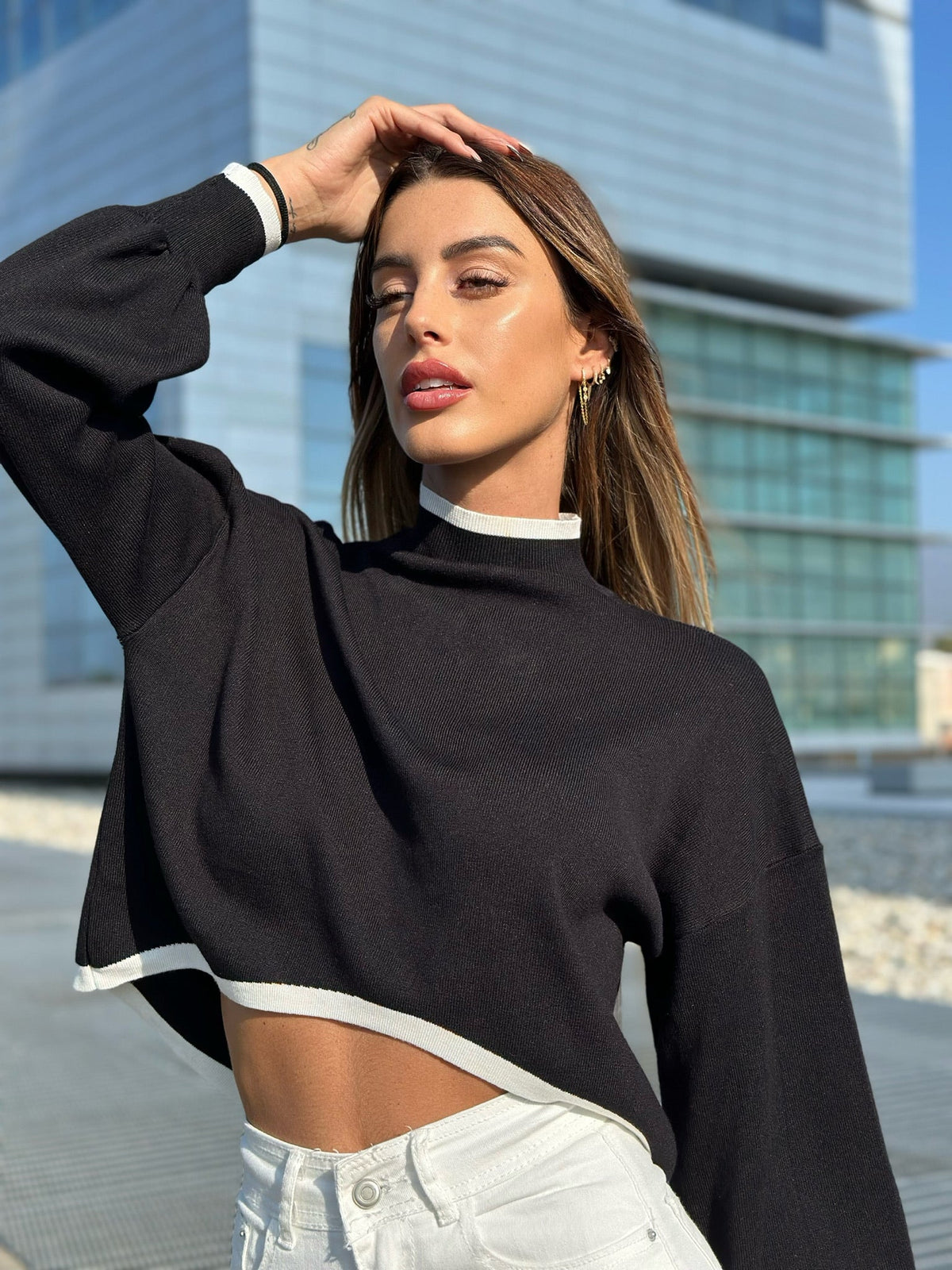 Pull nero rigo bianco