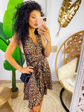 Abito animalier scuro con incrocio
