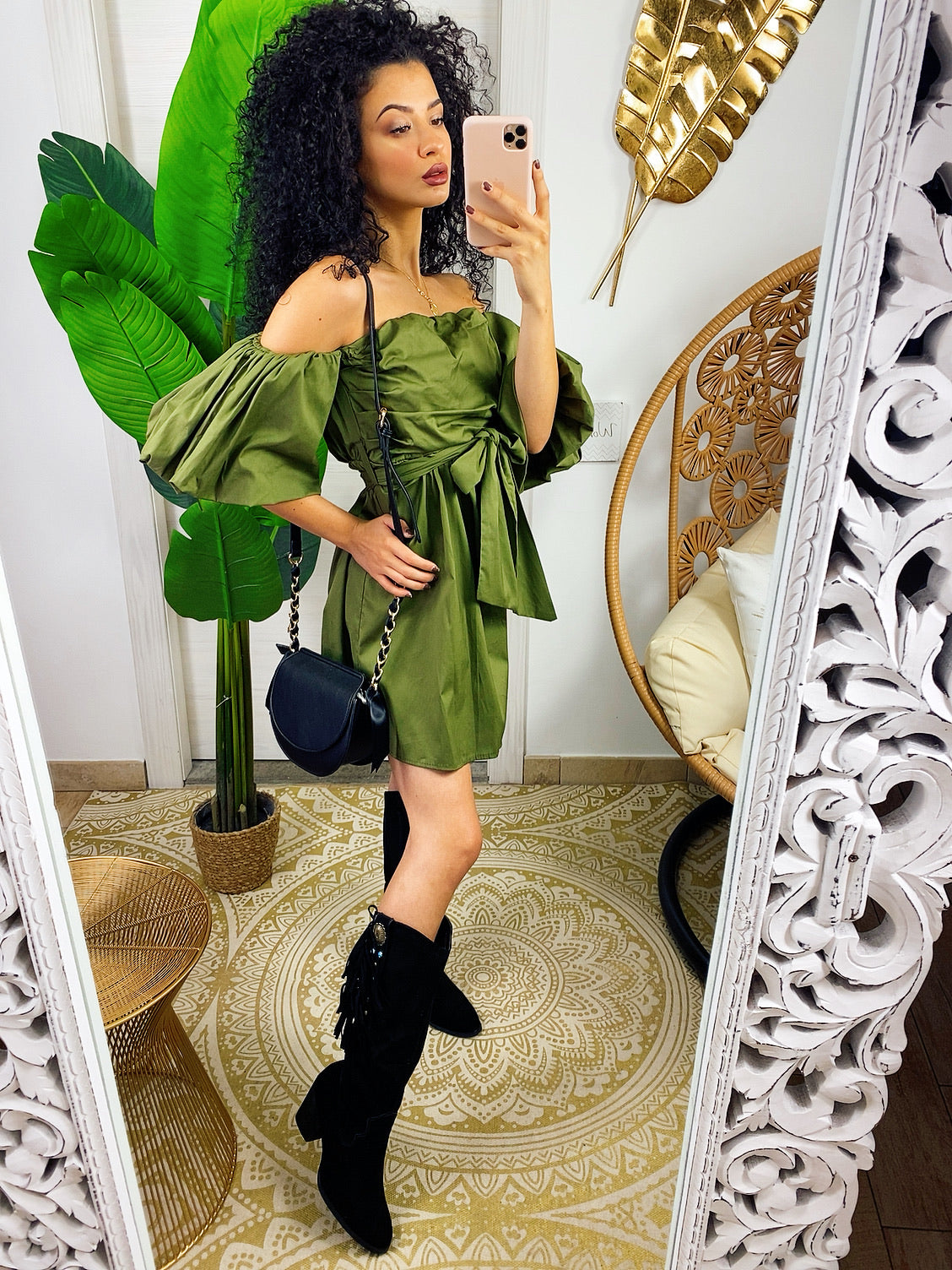 Abito con scollo a barchetta verde militare