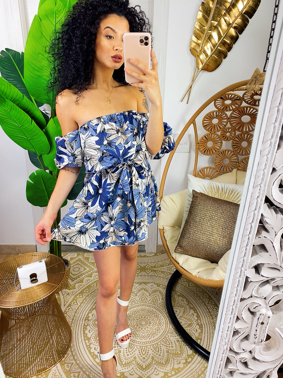 Tutina a fiori blu con scollo a barchetta