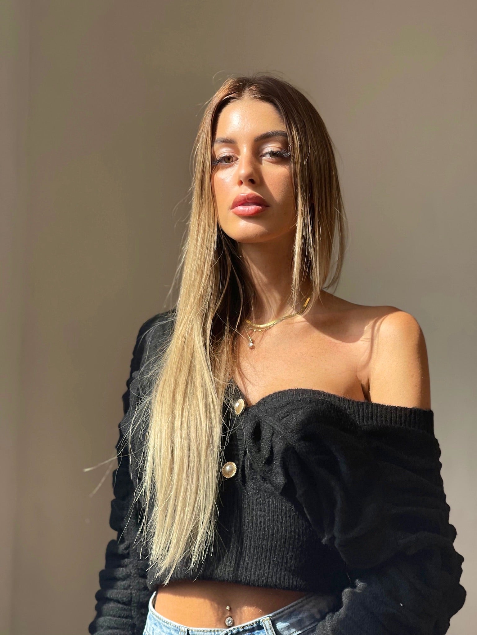 Maglione nero con lacci