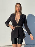 Blazer over nero con cintura