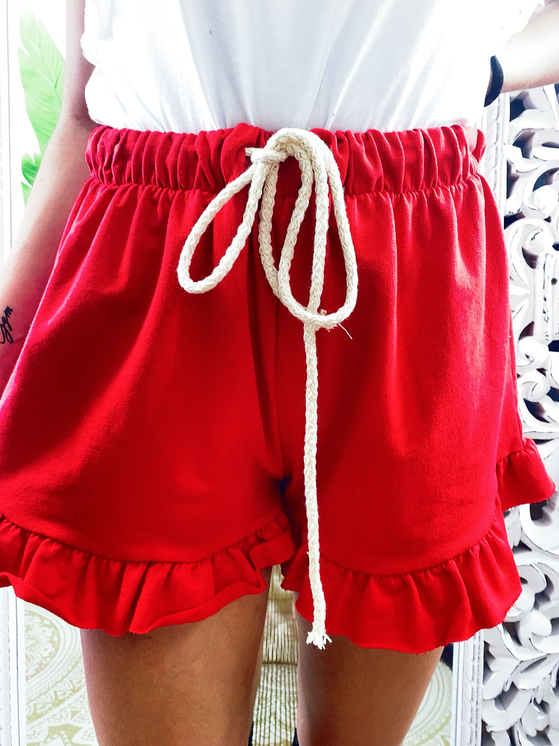 Short rosso con arricciatura