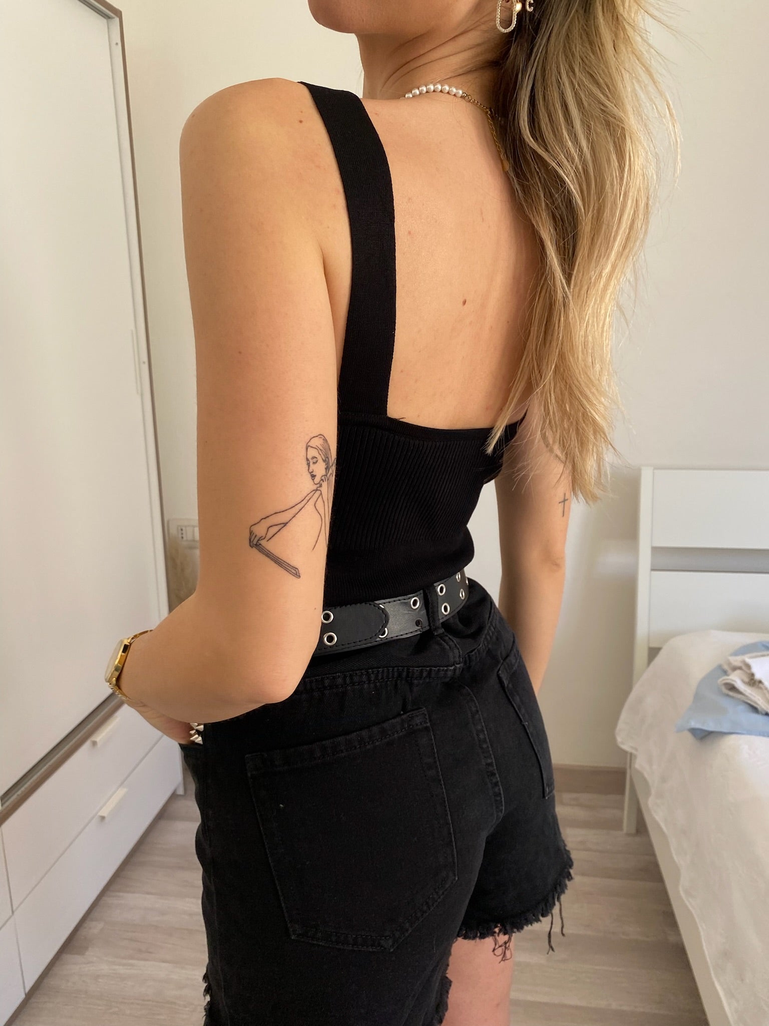 Top più camicia bianco nero