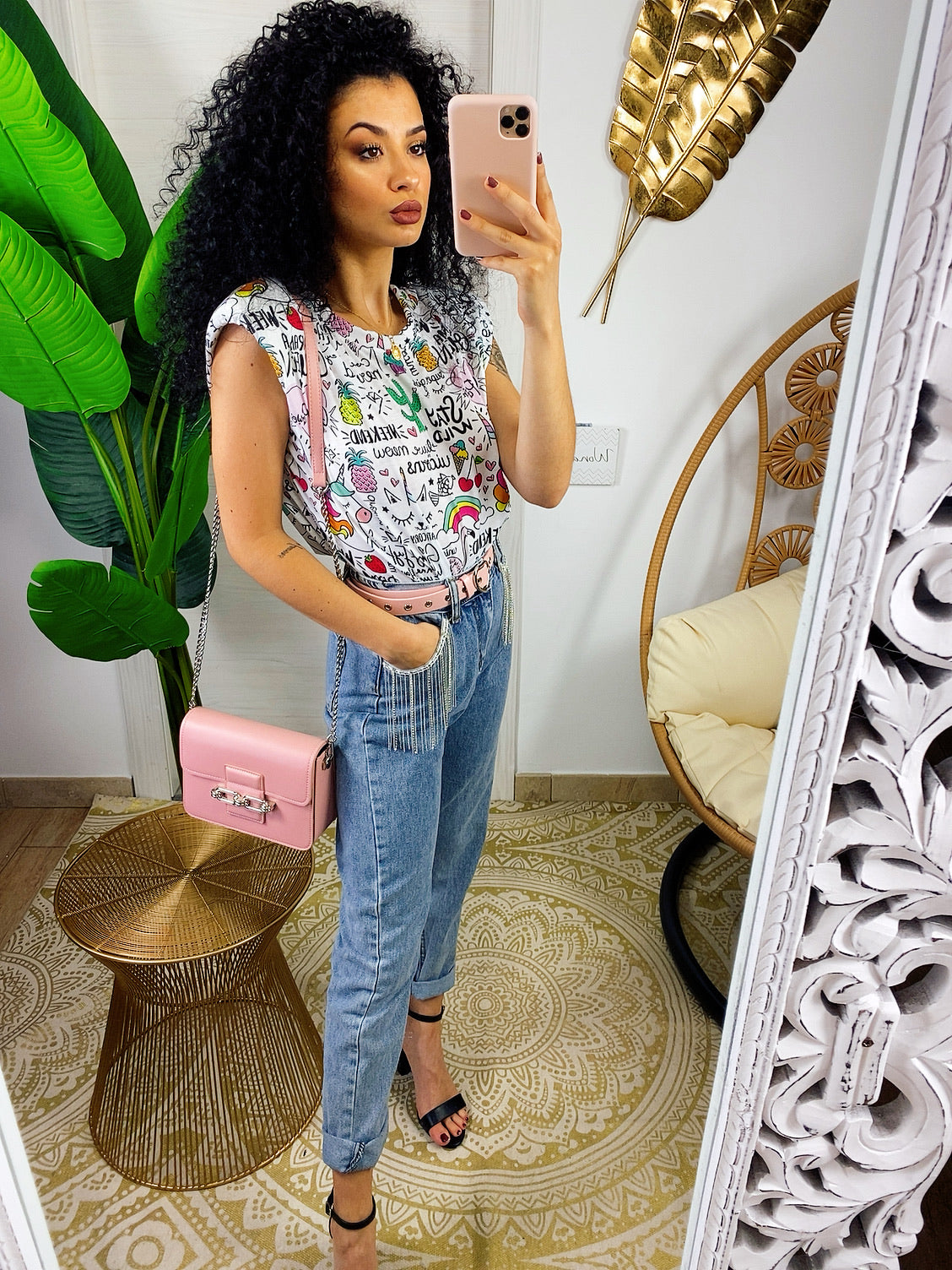 Maglia con spalline bombate e unicorni